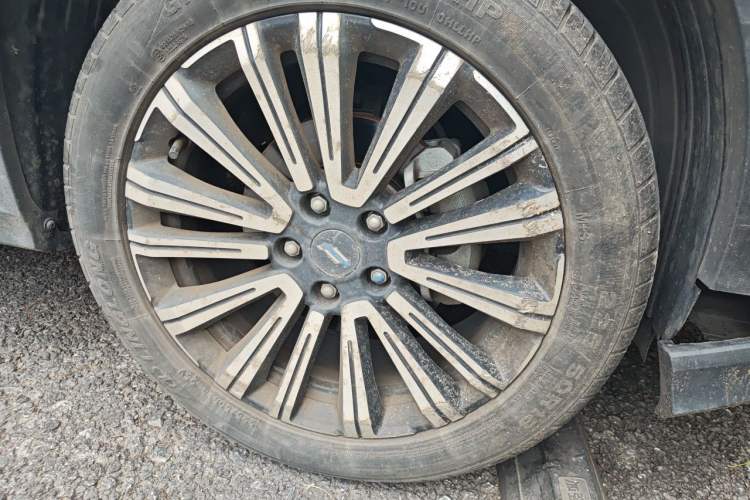 Used CHANGAN OSHAN X5 2021 1.5T DCT Prestige Edition Right Front Wheel Hub