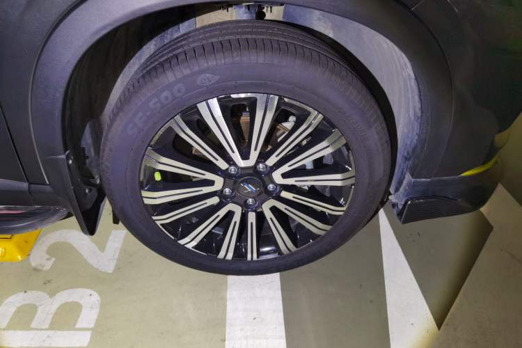 Used CHANGAN OSHAN X5 2021 1.5T DCT Luxury Edition Right Front Wheel Hub