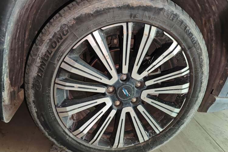 Used CHANGAN OSHAN X5 2021 1.5T DCT Luxury Edition Right Front Wheel Hub