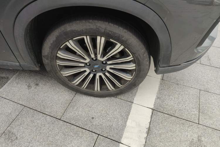 Used CHANGAN OSHAN X5 2021 1.5T DCT Prestige Edition Right Front Wheel Hub