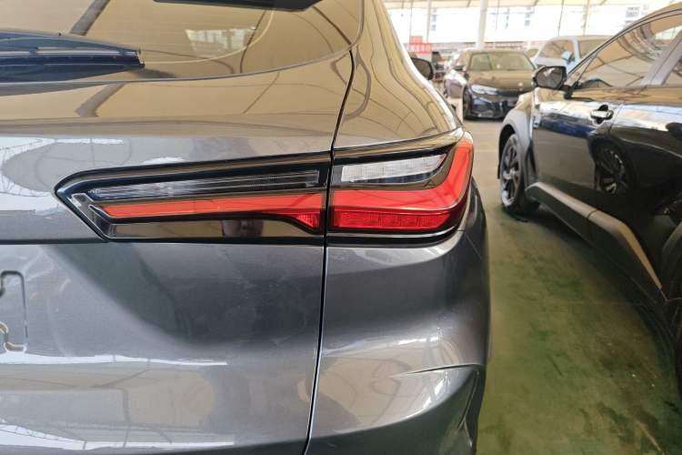Used CHANGAN OSHAN X5 2021 1.5T DCT Prestige Edition Right Rear Taillight