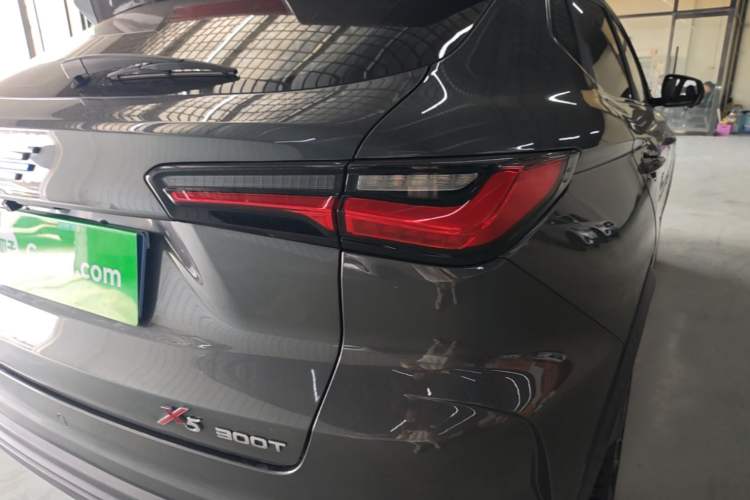 Used CHANGAN OSHAN X5 2021 1.5T DCT Flagship Edition Right Rear Taillight