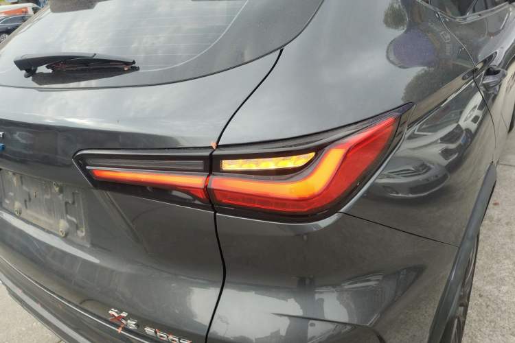 Used CHANGAN OSHAN X5 2021 1.5T DCT Flagship Edition Right Rear Taillight