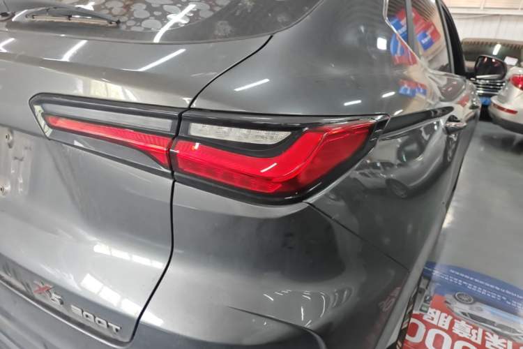 Used CHANGAN OSHAN X5 2021 1.5T DCT Prestige Edition Right Rear Taillight