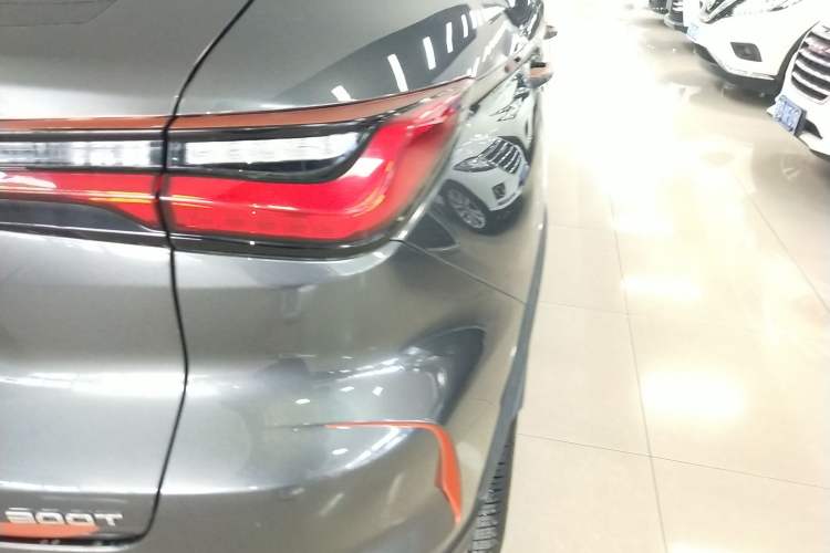 Used CHANGAN OSHAN X5 2021 1.5T DCT Prestige Edition Right Rear Taillight