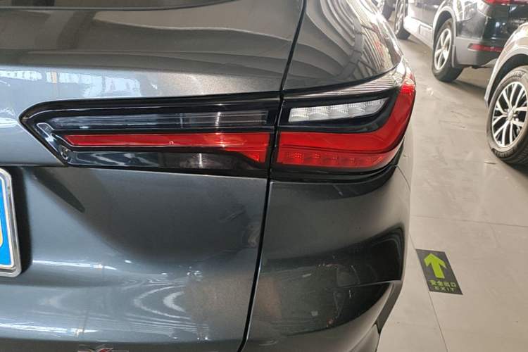 Used CHANGAN OSHAN X5 2021 Revised Version 1.5T DCT Luxury Edition Right Rear Taillight