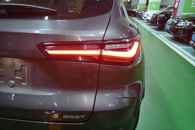 Used CHANGAN OSHAN X5 2021 Revised Version 1.5T DCT Luxury Edition Right Rear Taillight