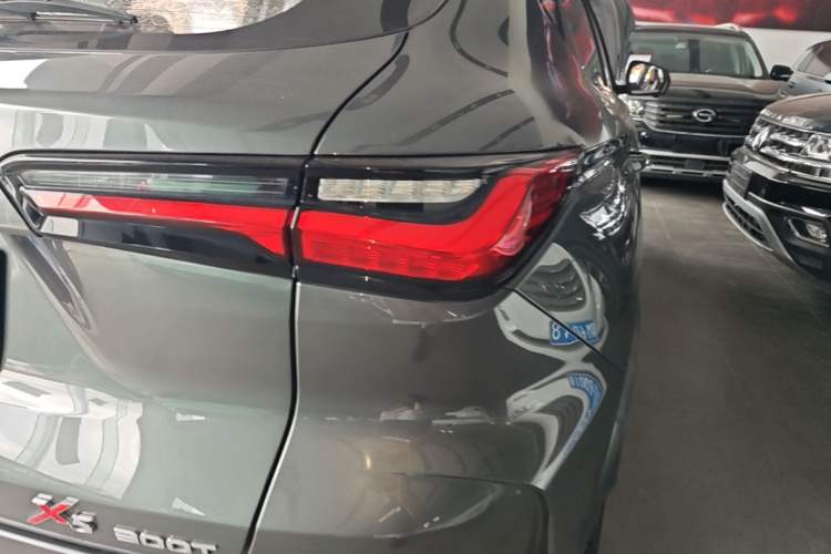 Used CHANGAN OSHAN X5 2021 1.5T DCT Flagship Edition Right Rear Taillight
