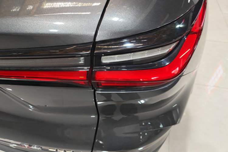Used CHANGAN OSHAN X5 2021 1.5T DCT Flagship Edition Right Rear Taillight