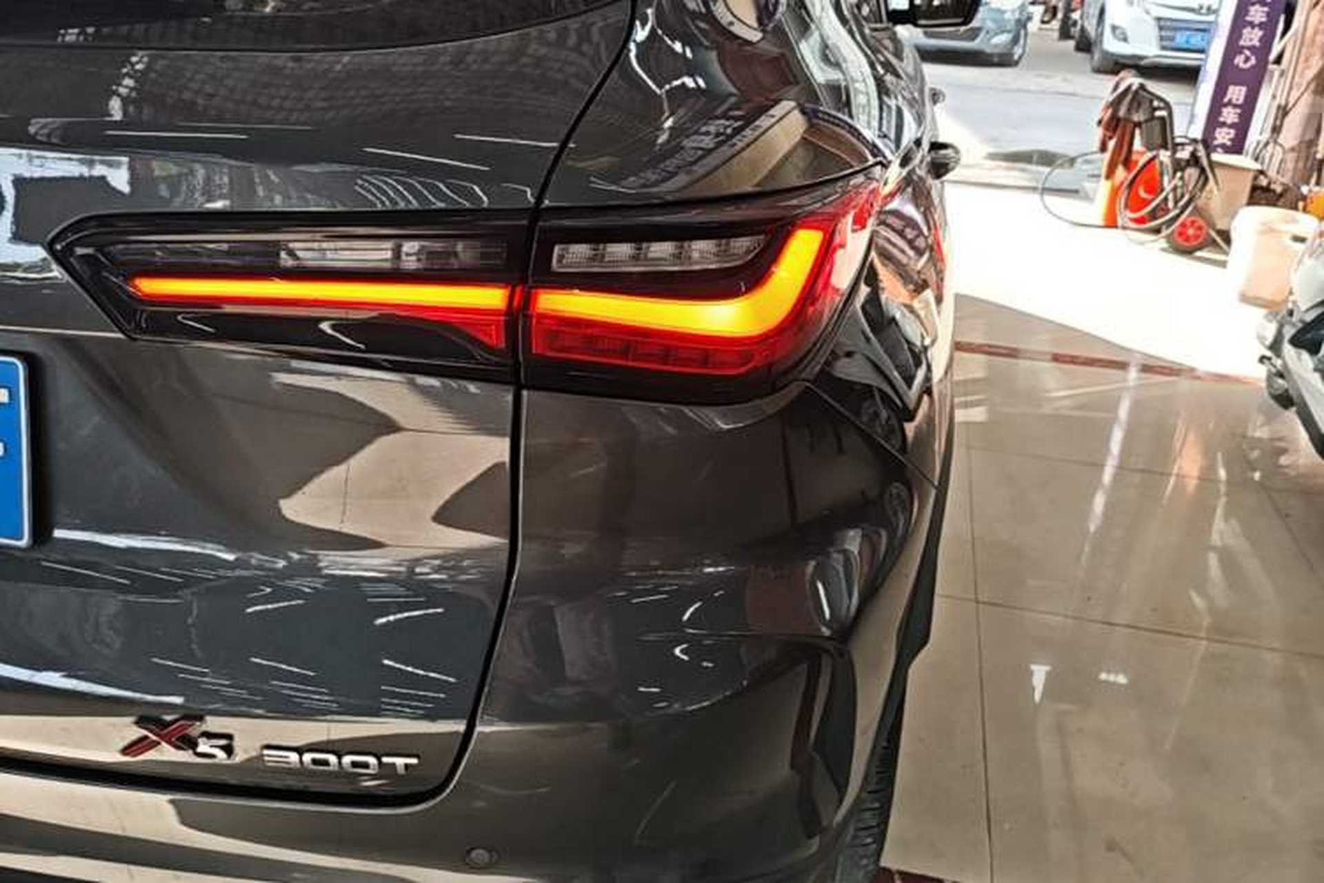 Used CHANGAN OSHAN X5 2021 1.5T DCT Flagship Edition Right Rear Taillight