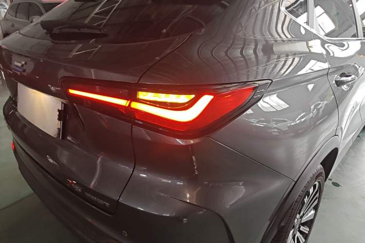Used CHANGAN OSHAN X5 2021 1.5T DCT Prestige Edition Right Rear Taillight