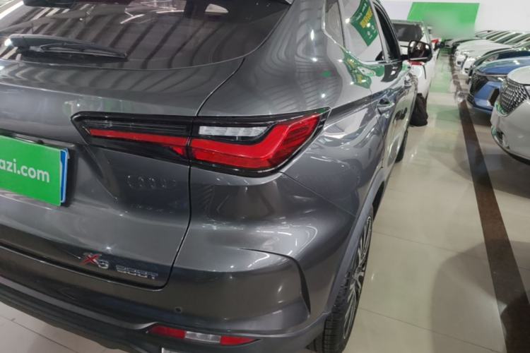 Used CHANGAN OSHAN X5 2021 1.5T DCT Flagship Edition Right Rear Taillight