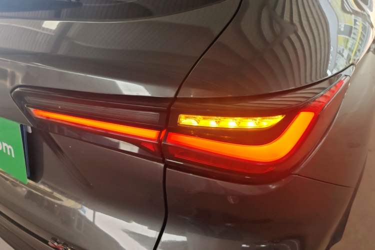 Used CHANGAN OSHAN X5 2021 1.5T DCT Flagship Edition Right Rear Taillight