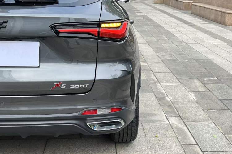 Used CHANGAN OSHAN X5 2021 1.5T DCT Flagship Edition Right Rear Taillight