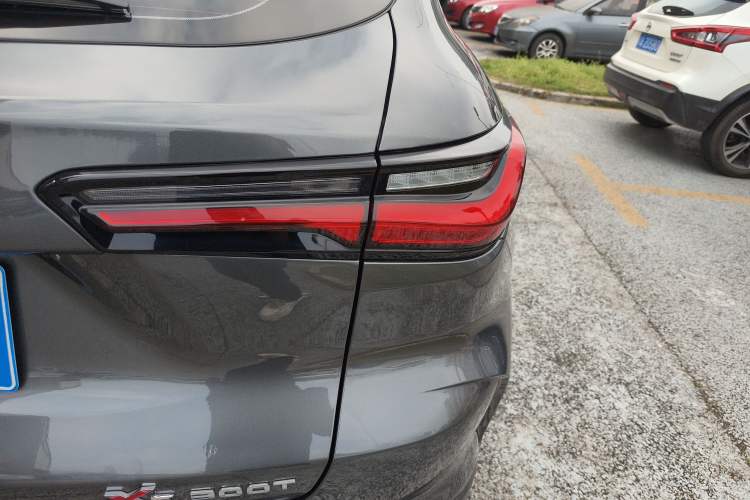 Used CHANGAN OSHAN X5 2021 1.5T DCT Prestige Edition Right Rear Taillight