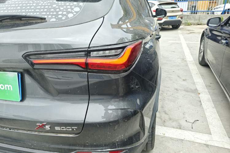 Used CHANGAN OSHAN X5 2021 1.5T DCT Flagship Edition Right Rear Taillight