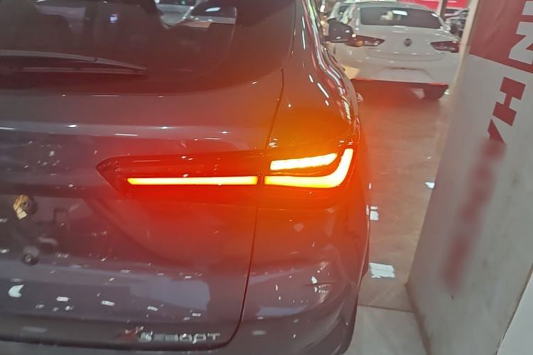 Used CHANGAN OSHAN X5 2021 Revised Version 1.5T DCT Luxury Edition Right Rear Taillight