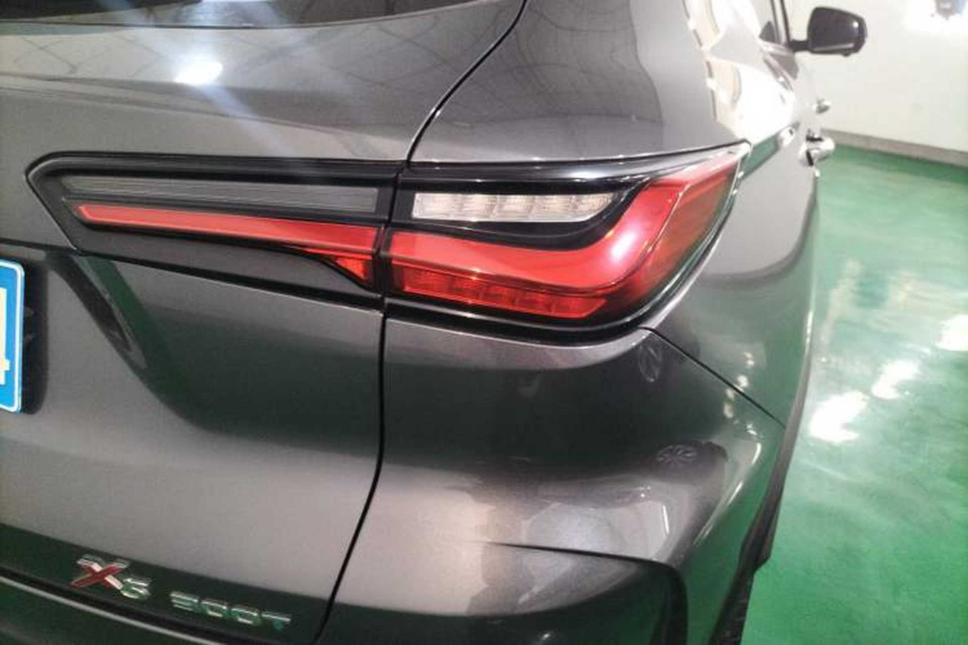 Used CHANGAN OSHAN X5 2021 1.5T DCT Flagship Edition Right Rear Taillight