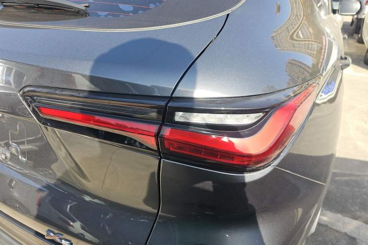 Used CHANGAN OSHAN X5 2021 1.5T DCT Prestige Edition Right Rear Taillight