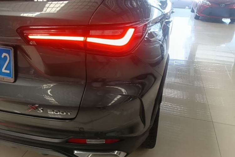 Used CHANGAN OSHAN X5 2021 1.5T DCT Flagship Edition Right Rear Taillight