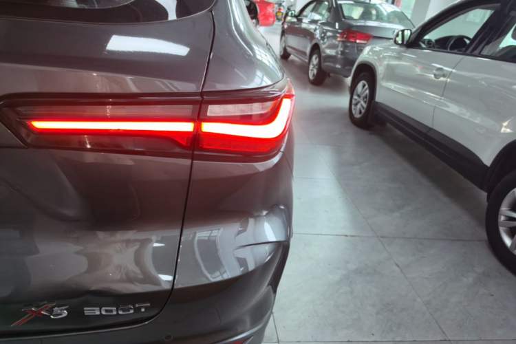 Used CHANGAN OSHAN X5 2021 1.5T DCT Prestige Edition Right Rear Taillight