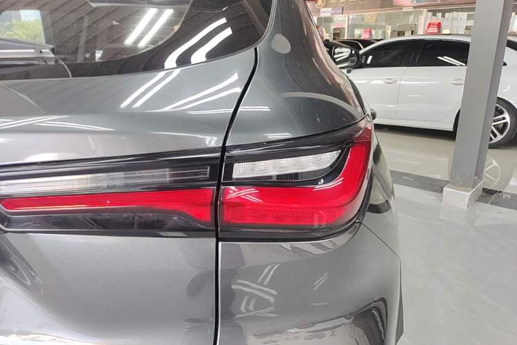 Used CHANGAN OSHAN X5 2021 1.5T DCT Prestige Edition Right Rear Taillight