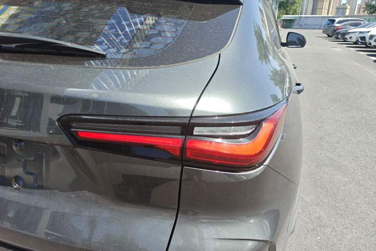 Used CHANGAN OSHAN X5 2021 1.6L CVT Luxury Model Right Rear Taillight