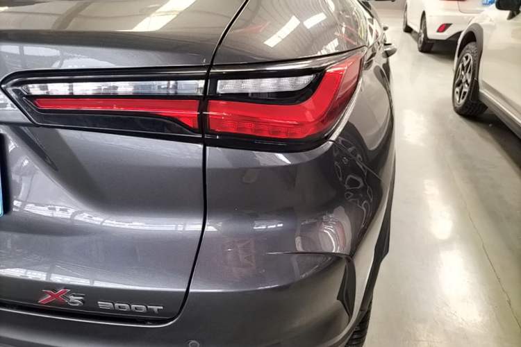 Used CHANGAN OSHAN X5 2021 1.5T DCT Flagship Edition Right Rear Taillight