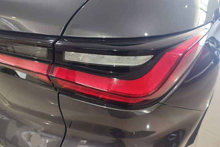 Used CHANGAN OSHAN X5 2021 Revised Version 1.5T DCT Luxury Edition Right Rear Taillight