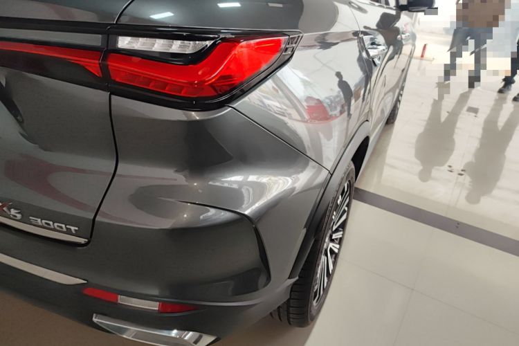 Used CHANGAN OSHAN X5 2021 Revised Version 1.5T DCT Luxury Edition Right Rear Taillight
