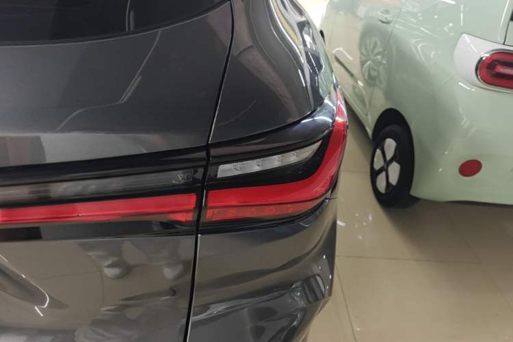 Used CHANGAN OSHAN X5 2021 1.5T DCT Flagship Edition Right Rear Taillight