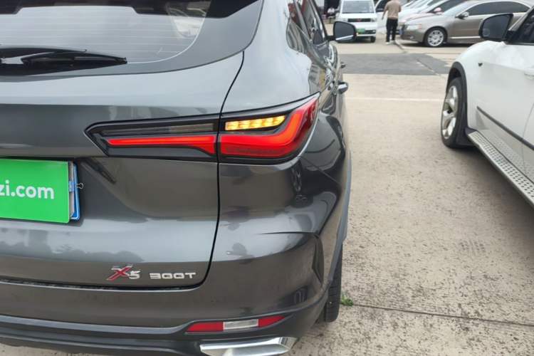 Used CHANGAN OSHAN X5 2021 1.5T DCT Flagship Edition Right Rear Taillight