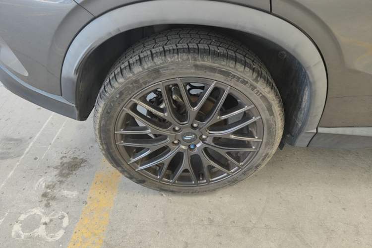 Used CHANGAN OSHAN X5 2021 1.5T DCT Flagship Edition Right Rear Wheel Hub