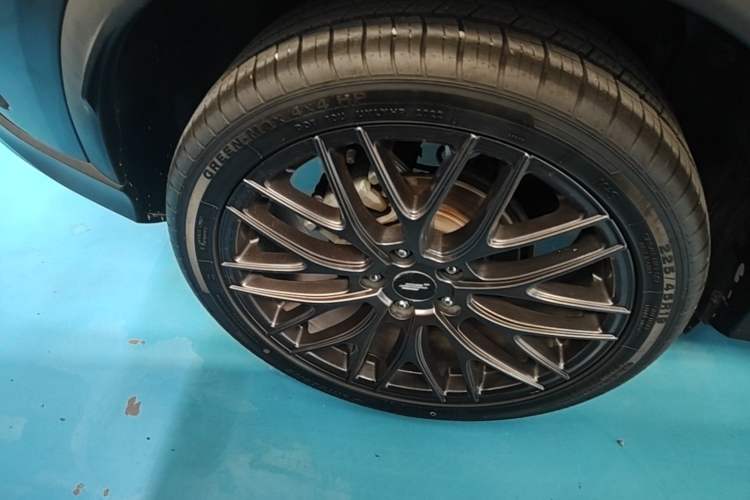 Used CHANGAN OSHAN X5 2021 1.5T DCT Flagship Edition Right Rear Wheel Hub