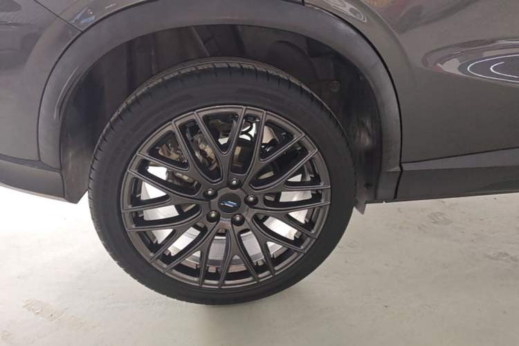 Used CHANGAN OSHAN X5 2021 1.5T DCT Flagship Edition Right Rear Wheel Hub