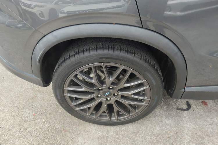 Used CHANGAN OSHAN X5 2021 1.5T DCT Flagship Edition Right Rear Wheel Hub
