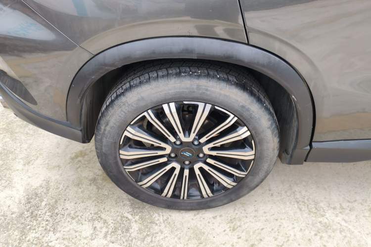 Used CHANGAN OSHAN X5 2021 1.5T DCT Prestige Edition Right Rear Wheel Hub