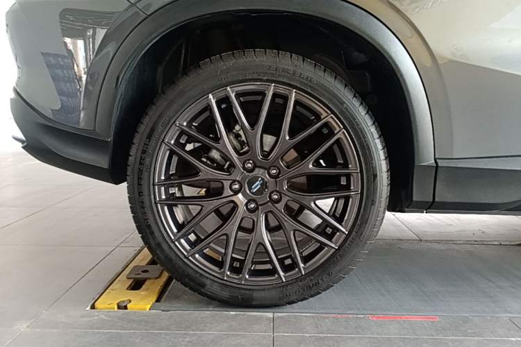 Used CHANGAN OSHAN X5 2021 1.5T DCT Flagship Edition Right Rear Wheel Hub
