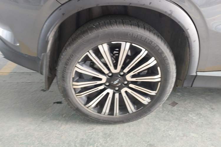 Used CHANGAN OSHAN X5 2021 1.5T DCT Prestige Edition Right Rear Wheel Hub