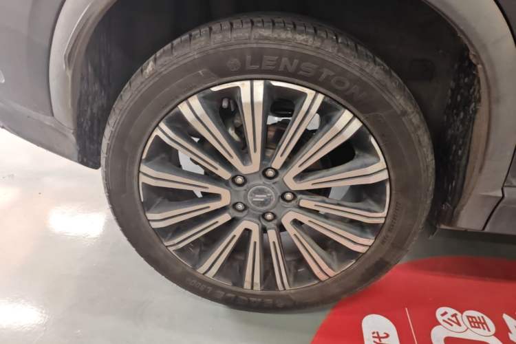 Used CHANGAN OSHAN X5 2021 1.5T DCT Prestige Edition Right Rear Wheel Hub