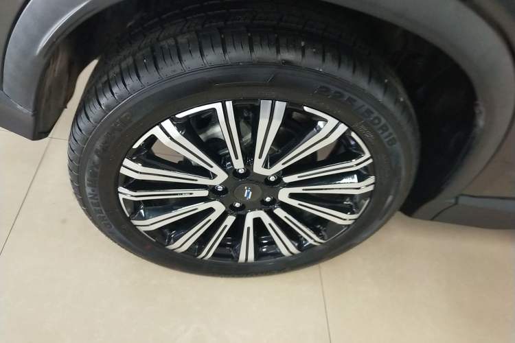 Used CHANGAN OSHAN X5 2021 1.5T DCT Prestige Edition Right Rear Wheel Hub