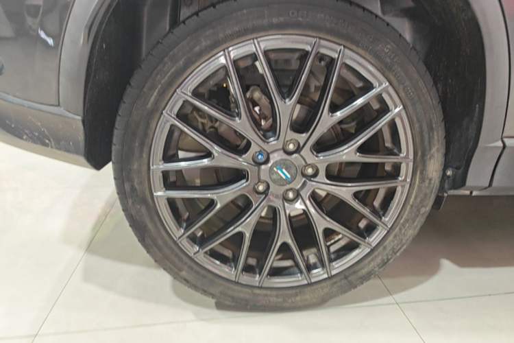Used CHANGAN OSHAN X5 2021 1.5T DCT Flagship Edition Right Rear Wheel Hub