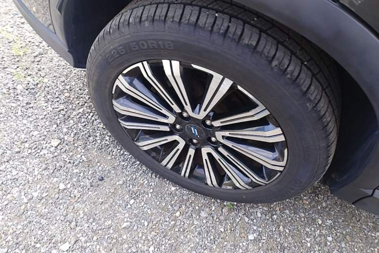 Used CHANGAN OSHAN X5 2021 1.5T DCT Prestige Edition Right Rear Wheel Hub