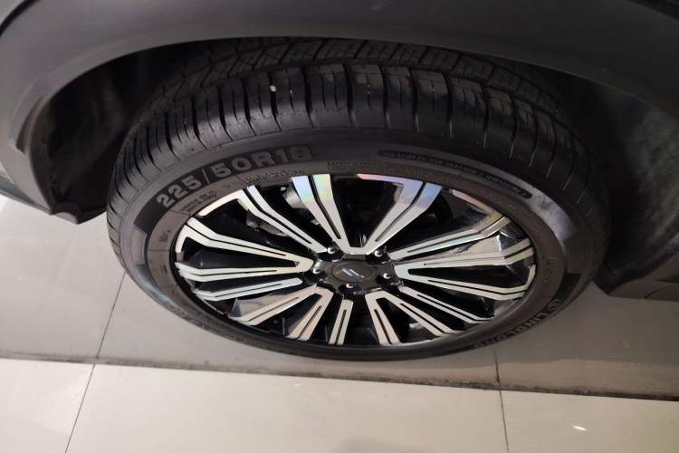 Used CHANGAN OSHAN X5 2021 1.5T DCT Prestige Edition Right Rear Wheel Hub