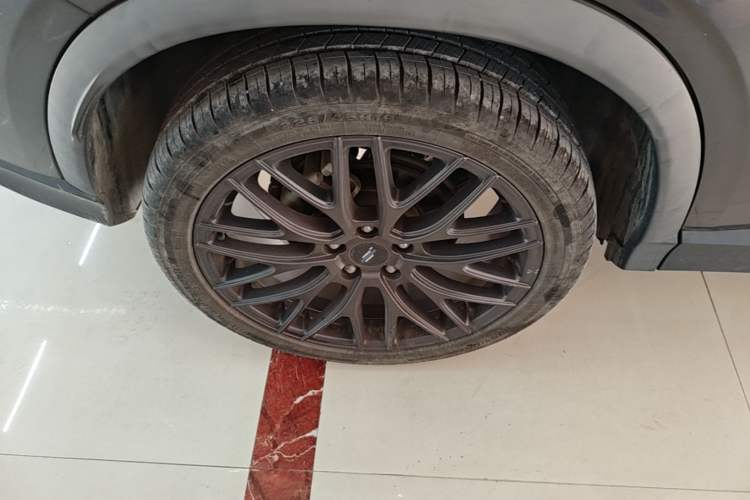 Used CHANGAN OSHAN X5 2021 1.5T DCT Flagship Edition Right Rear Wheel Hub