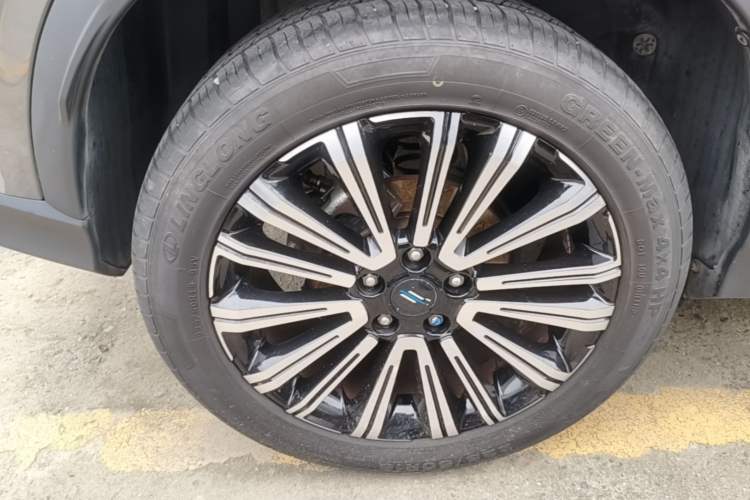 Used CHANGAN OSHAN X5 2021 1.5T DCT Prestige Edition Right Rear Wheel Hub