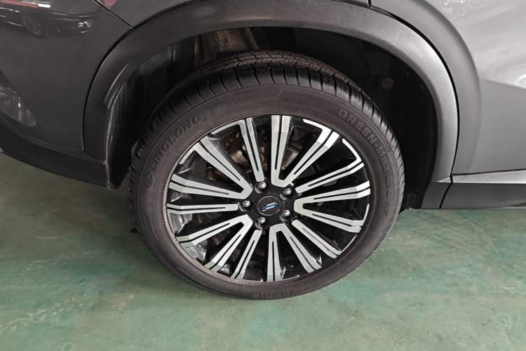 Used CHANGAN OSHAN X5 2021 1.5T DCT Prestige Edition Right Rear Wheel Hub