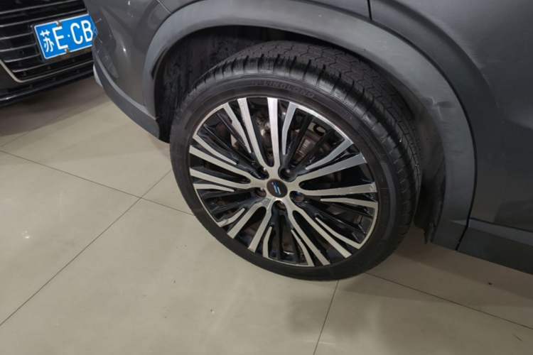 Used CHANGAN OSHAN X5 2021 1.5T DCT Flagship Edition Right Rear Wheel Hub