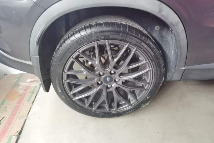 Used CHANGAN OSHAN X5 2021 1.5T DCT Flagship Edition Right Rear Wheel Hub
