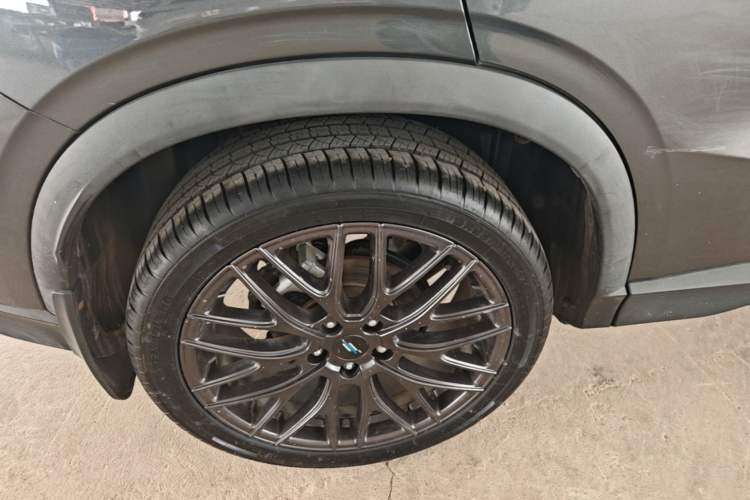 Used CHANGAN OSHAN X5 2021 1.5T DCT Flagship Edition Right Rear Wheel Hub